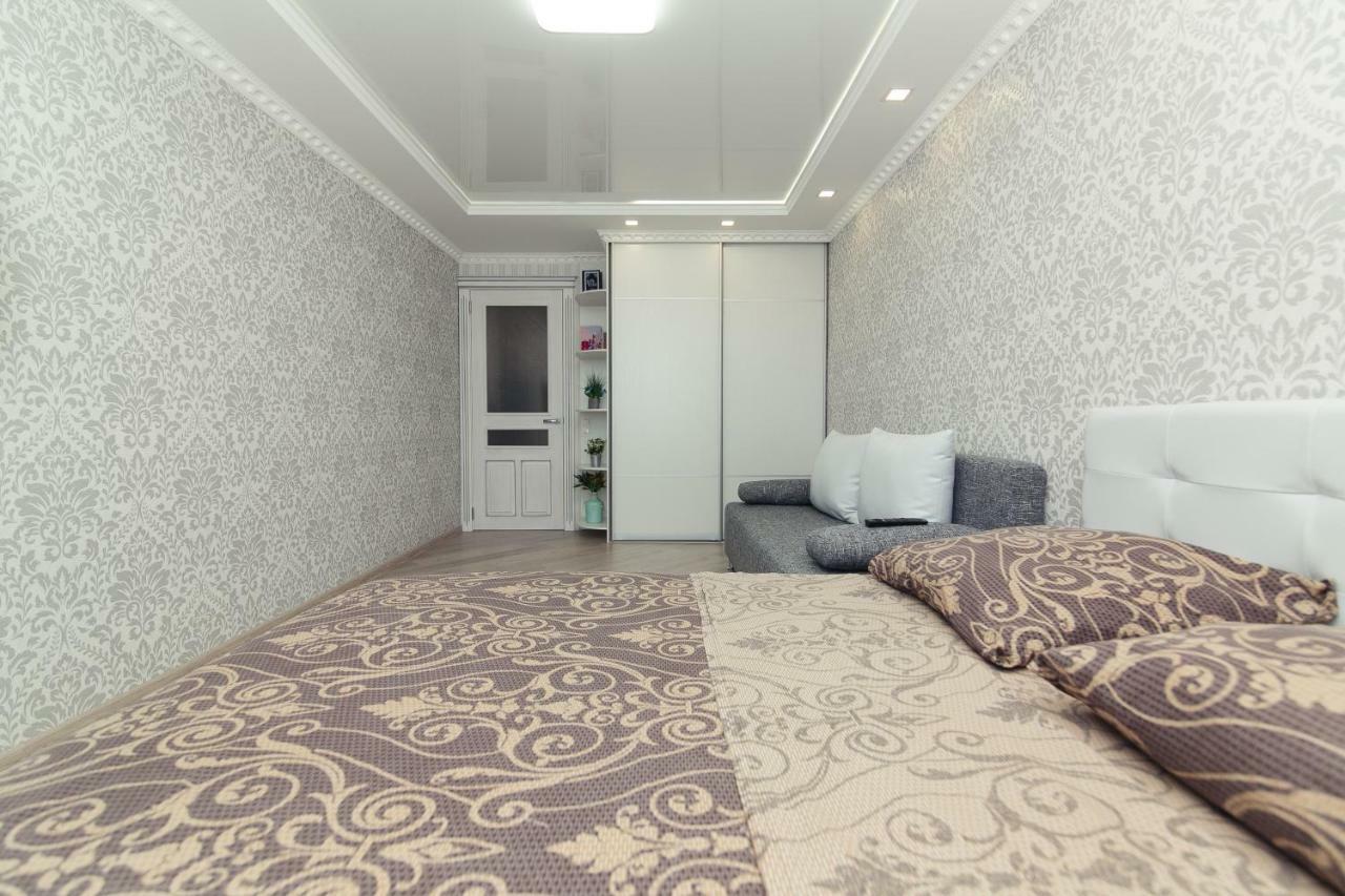 Luxury Apart-Hotel On Kondrateva Street Sumy Esterno foto
